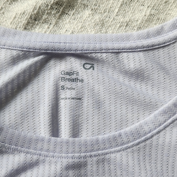 Gapfit Breathe Ruched Side Tank Top in S Petite - Picture 4 of 7